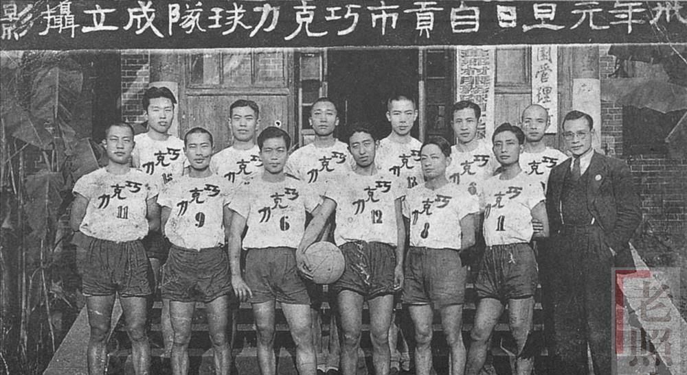 出品单元: 安徽子昂影视文化传布有限责任公司                                  贺长天由于矿难进狱，出狱后当上了煤炭巨子的老总并经由过程尽力很快占据了市场。事业上掉利的刘冠军对贺长天实行报复，两兄弟完全破裂。 本相年夜白后，在公安的共同下，将逃跑的刘冠军抓获……